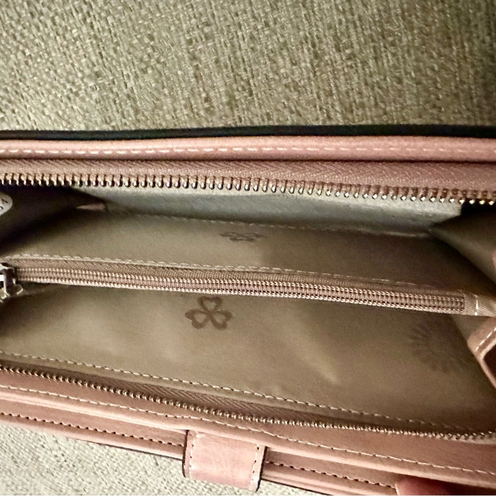AMAZONS ESSENTIALS BIG WALLET/Wristlet in mauve with huge organization! - Picture 8 of 10